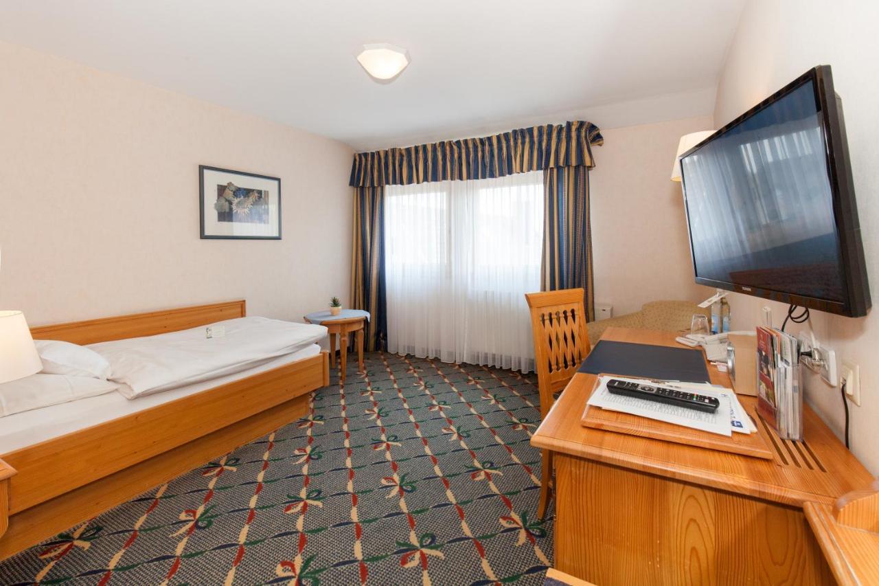 Landgasthof Hotel Hirsch Лосбург Экстерьер фото